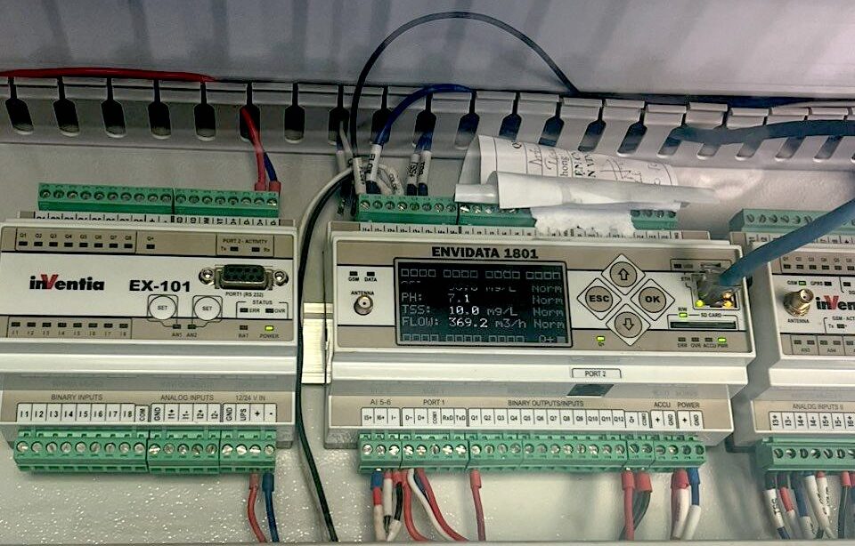 Wastewater monitoring data transmission device